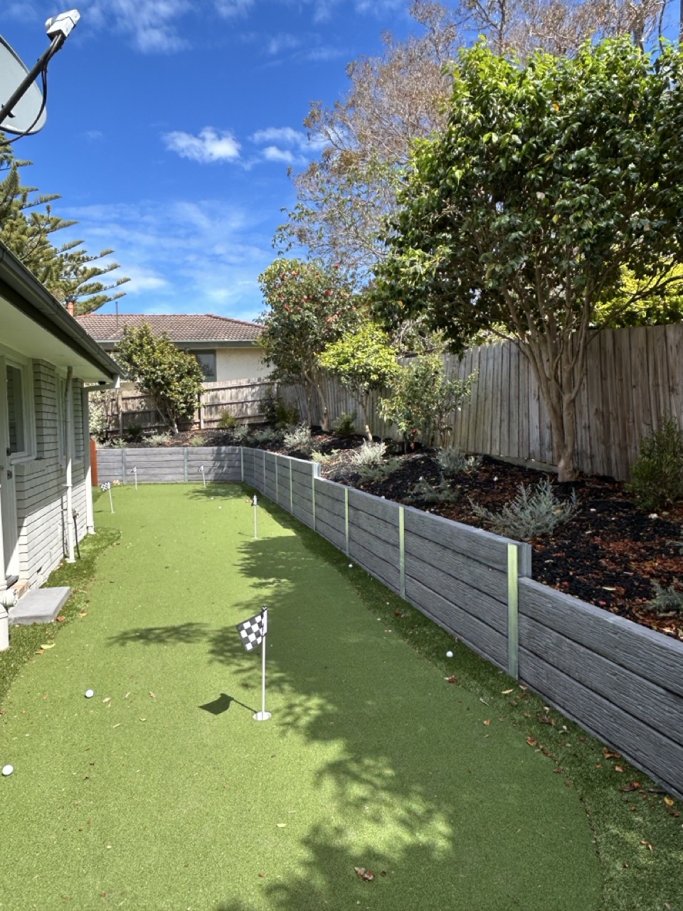 Putting green and entertaining area integration